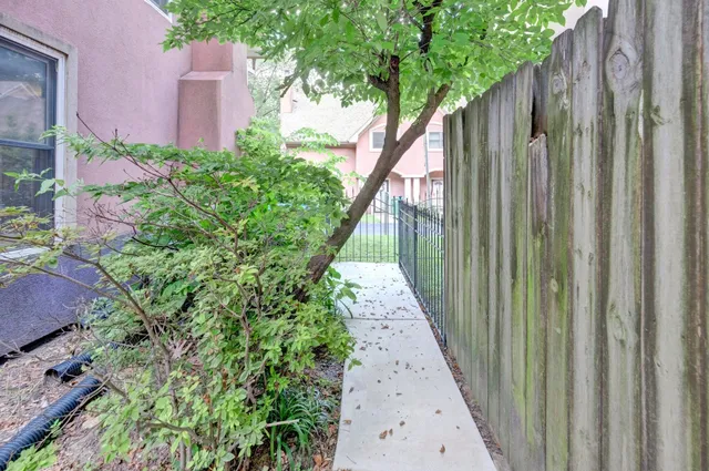 $220,000 | 1997 Eastend Drive, Unit 31, Memphis, TN 38104