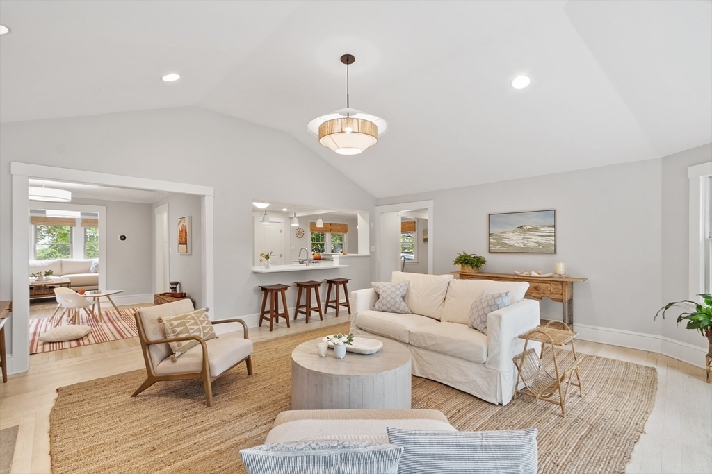 85 Pine Street Concord, MA 01742 - Photo 4 of 41