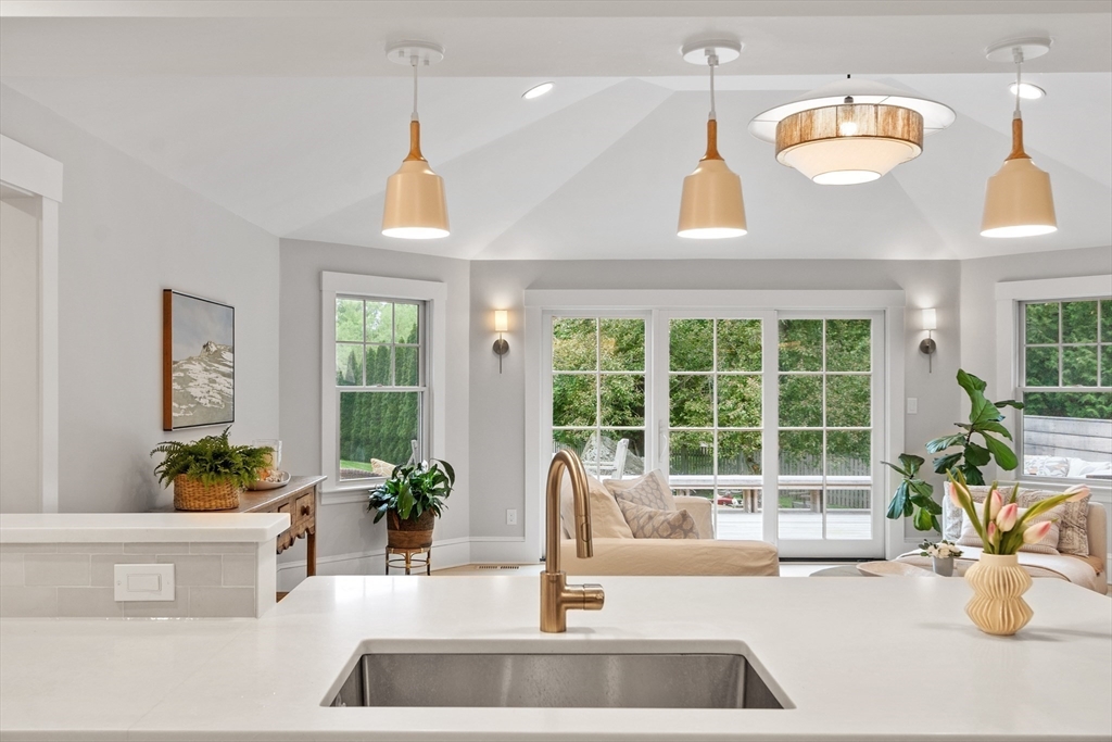 85 Pine Street Concord, MA 01742 - Photo 5 of 41