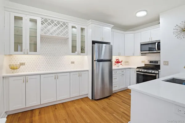 $3,600 | 26 Pondfield Road, Unit 4F, Bronxville, NY 10708