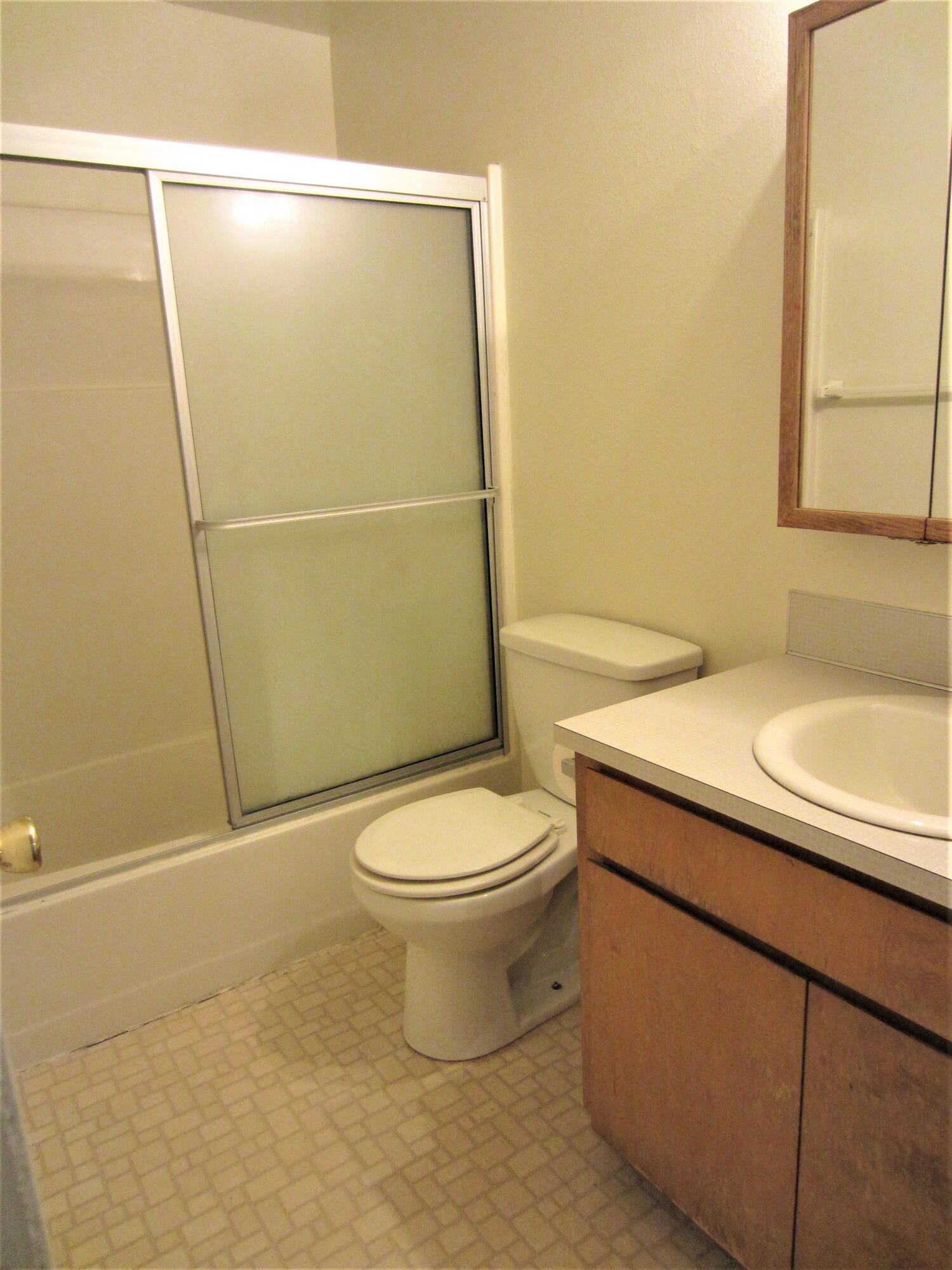1827 Northeast Wells Acres Road Bend, OR 97701 - Photo 16 of 32 Main guest bath