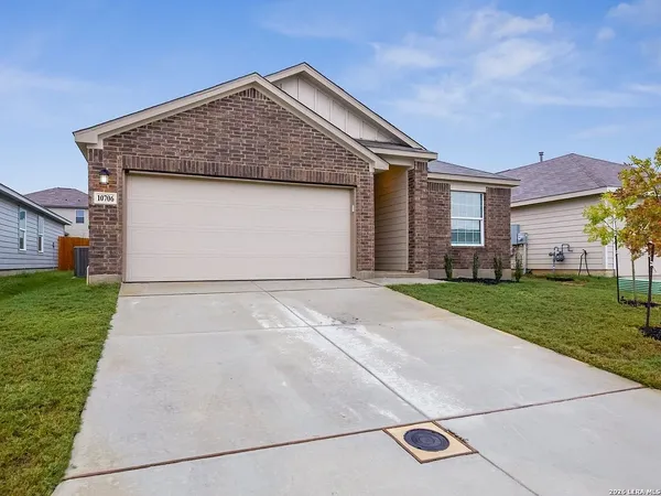 $1,750 | 10706 Erinita Way, Converse, TX 78109