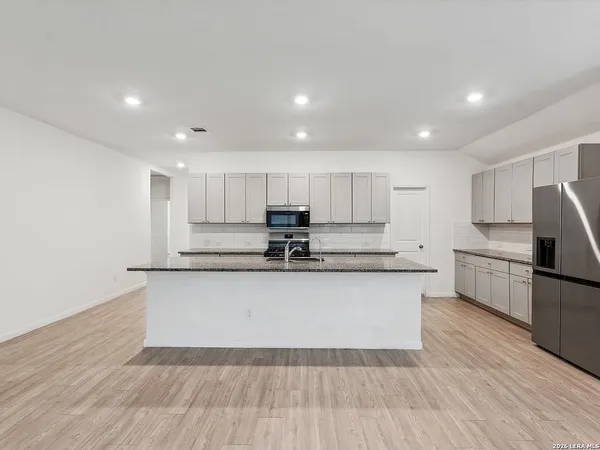 $1,750 | 10706 Erinita Way, Converse, TX 78109