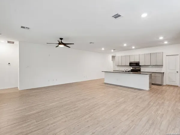 $1,750 | 10706 Erinita Way, Converse, TX 78109