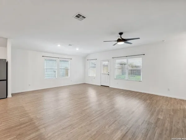 $1,750 | 10706 Erinita Way, Converse, TX 78109