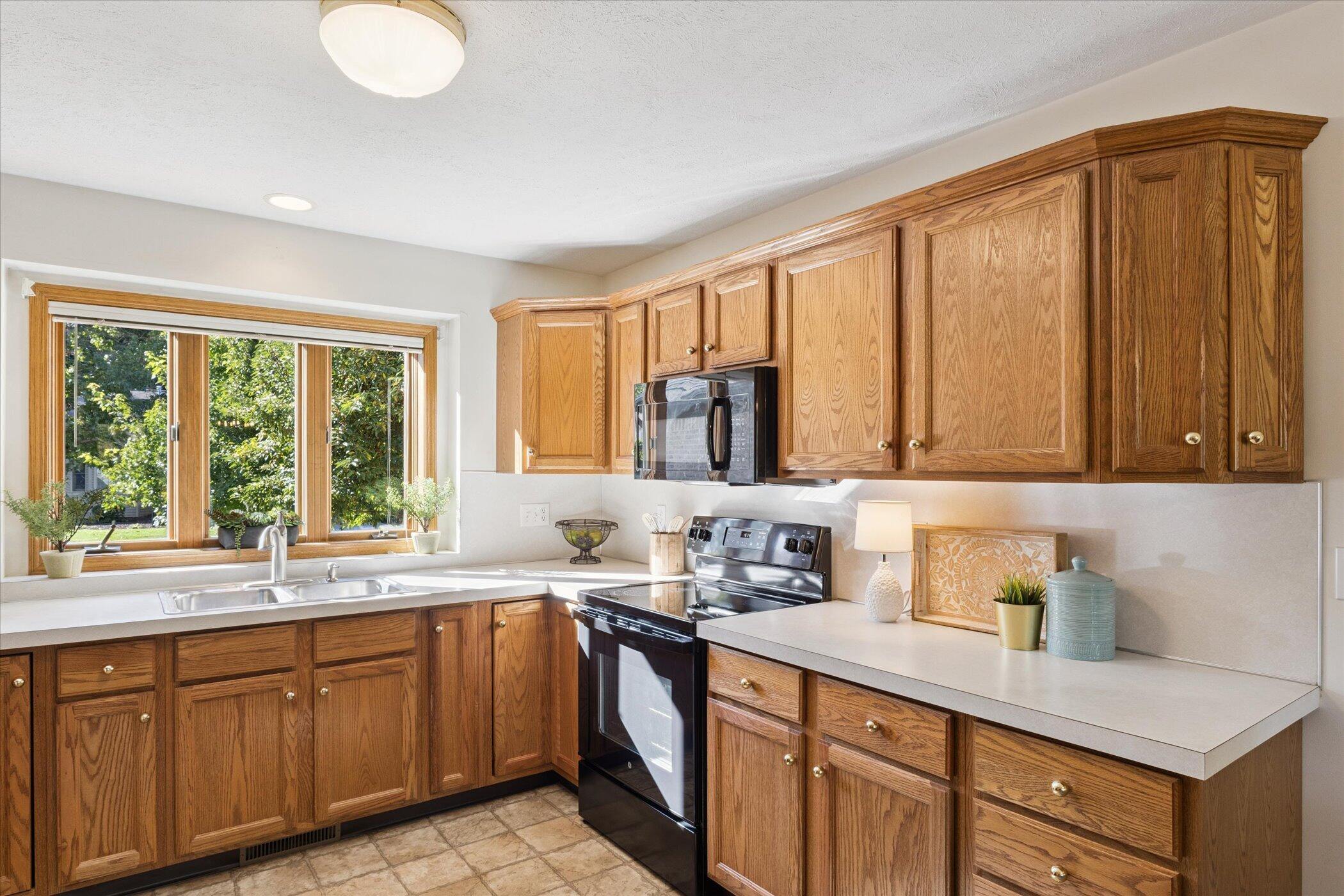 2486 Falcon Point Drive Northwest Grand Rapids, MI 49534 - Photo 15 of 40 13-2486-Falcon-Point-Dr-NW-Walker-MI-495