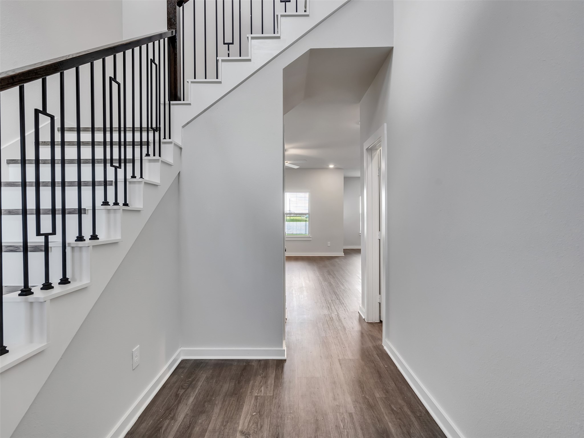 1206 Elsinore Drive Rosharon, TX 77583 - Photo 2 of 21 a view of a hallway with wooden floor and entryway