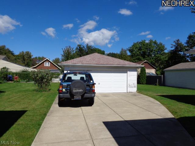 9200 Roxbury Road Parma Heights, OH 44130 - Photo 3 of 23 2-Car Garage