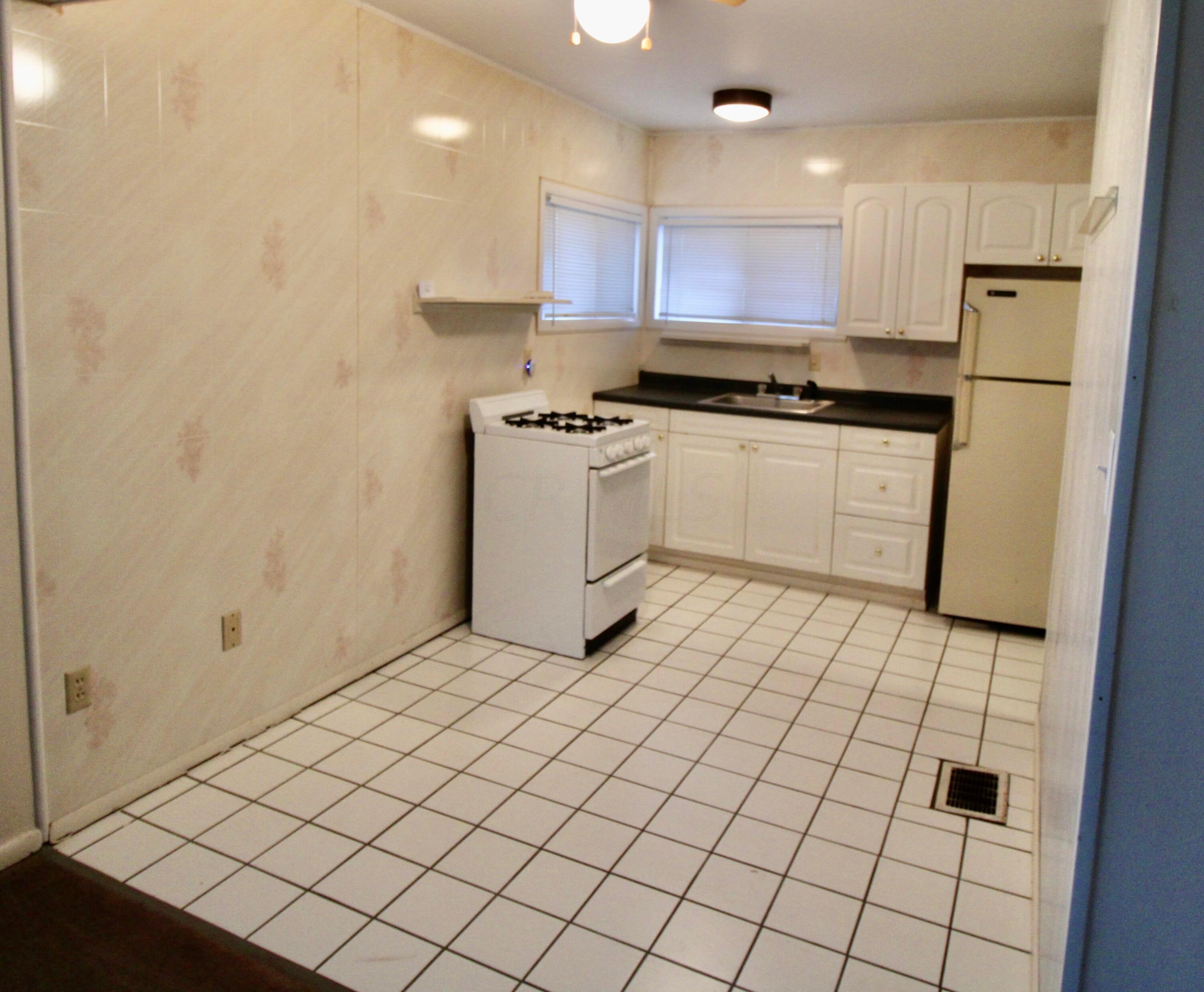 3464-3466 Eakin Road Columbus, OH 43204 - Photo 44 of 51 Kitchen 1 bedroom unit