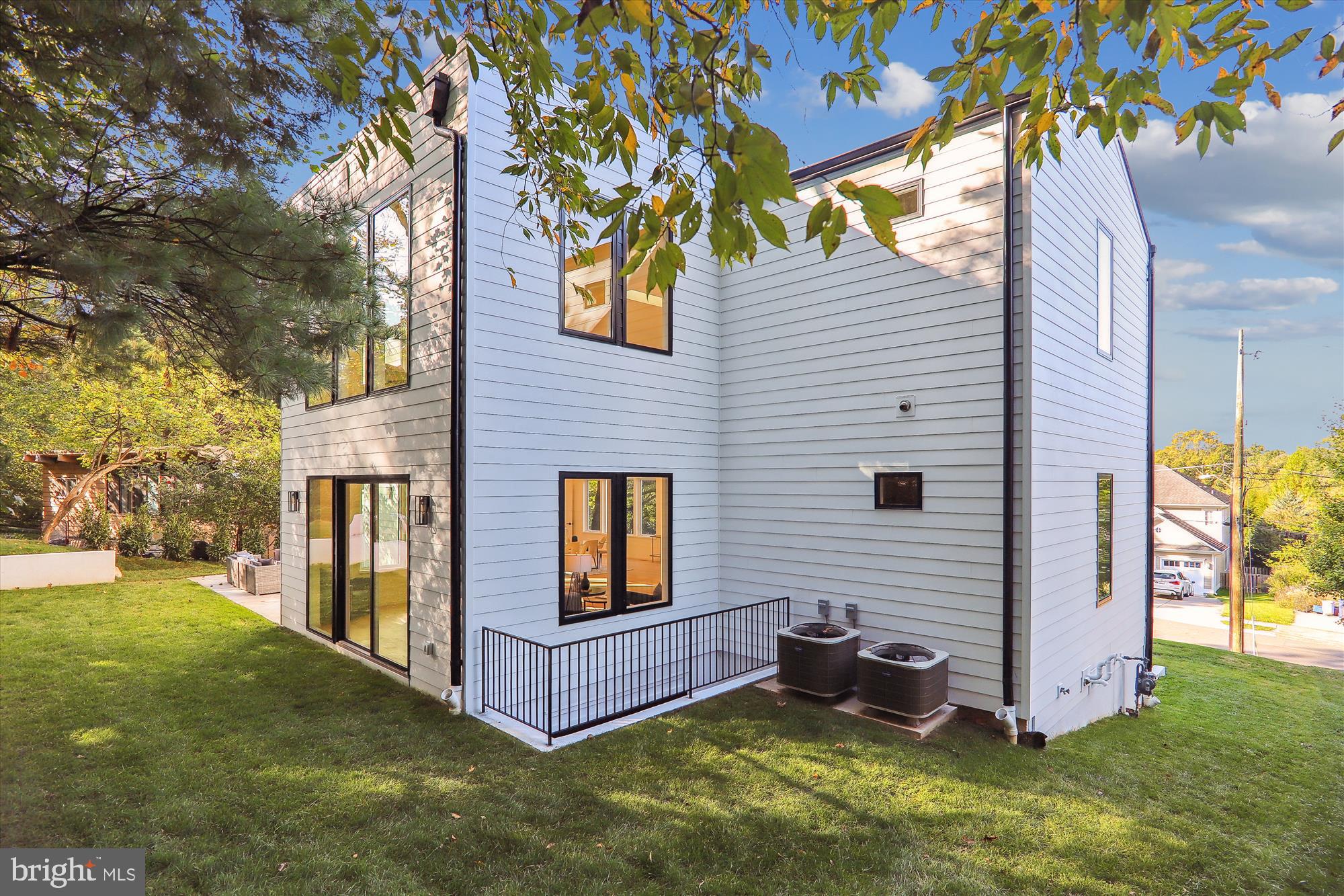 6530 East Halbert Road Bethesda, MD 20817 - Photo 25 of 82