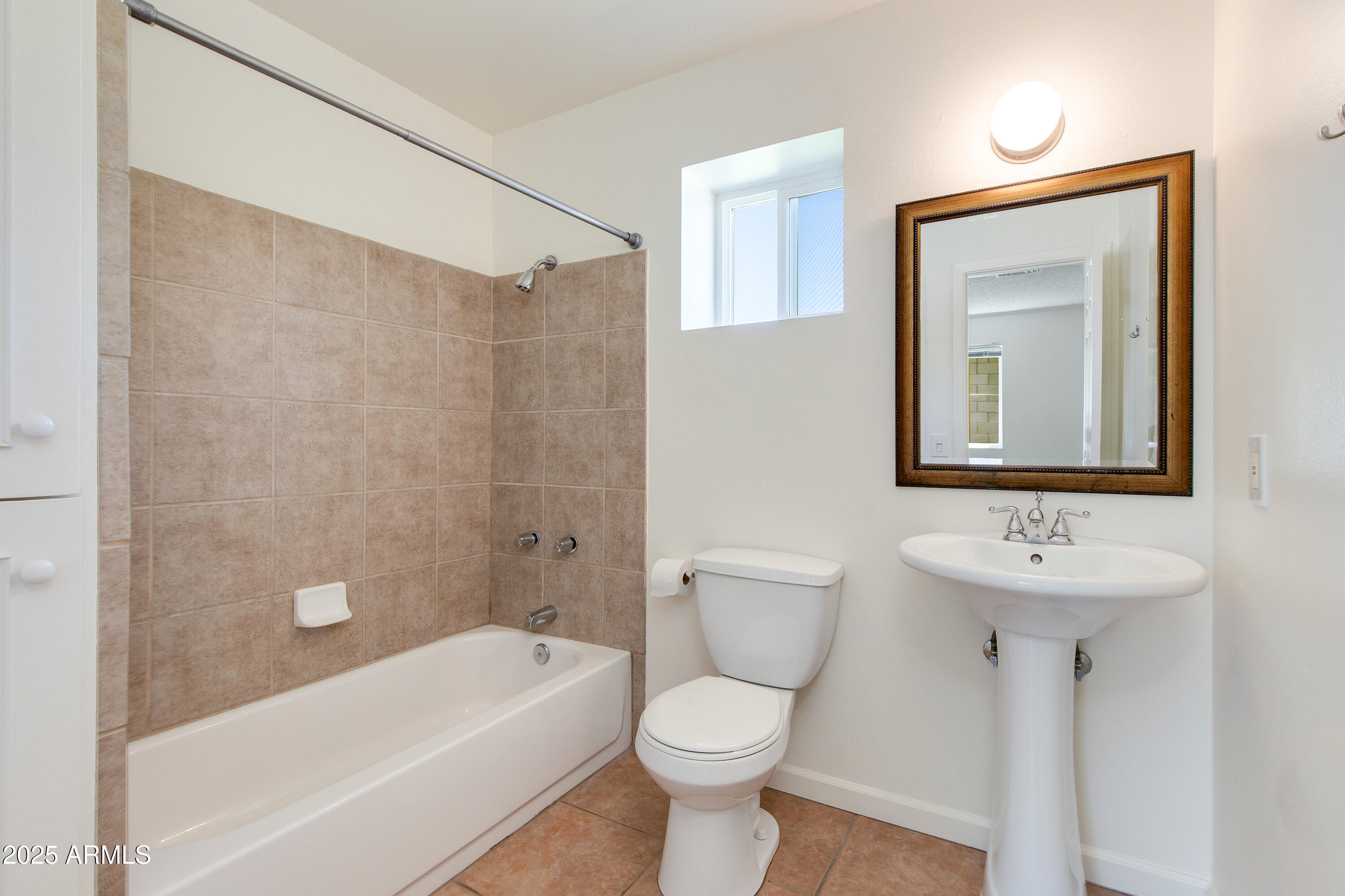 4808 North 29th Place Phoenix, AZ 85016 - Photo 15 of 18 a bathroom with a toilet sink and bathtub