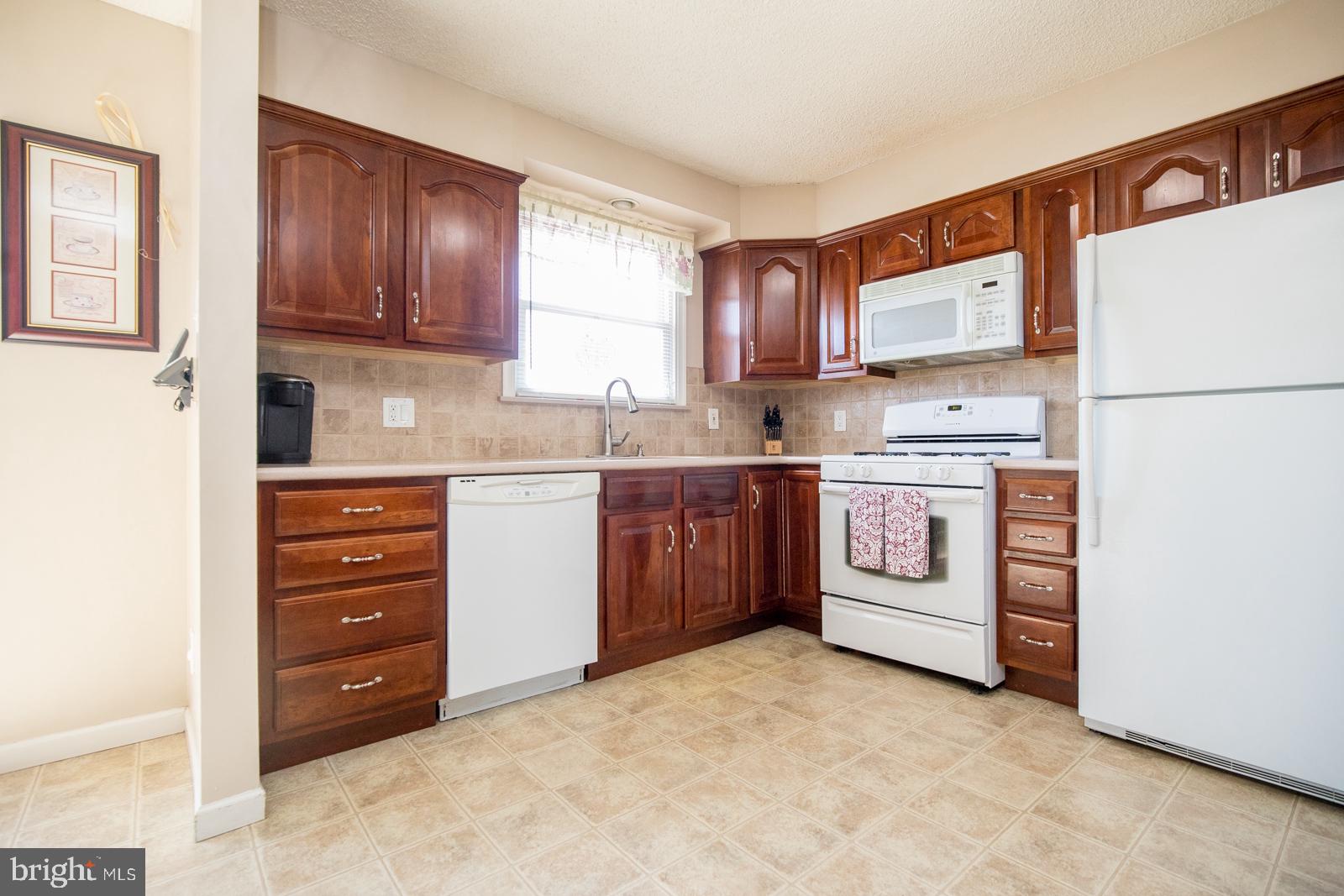 9979 Hardy Road Philadelphia, PA 19115 - Photo 11 of 38 Gallery Image 11