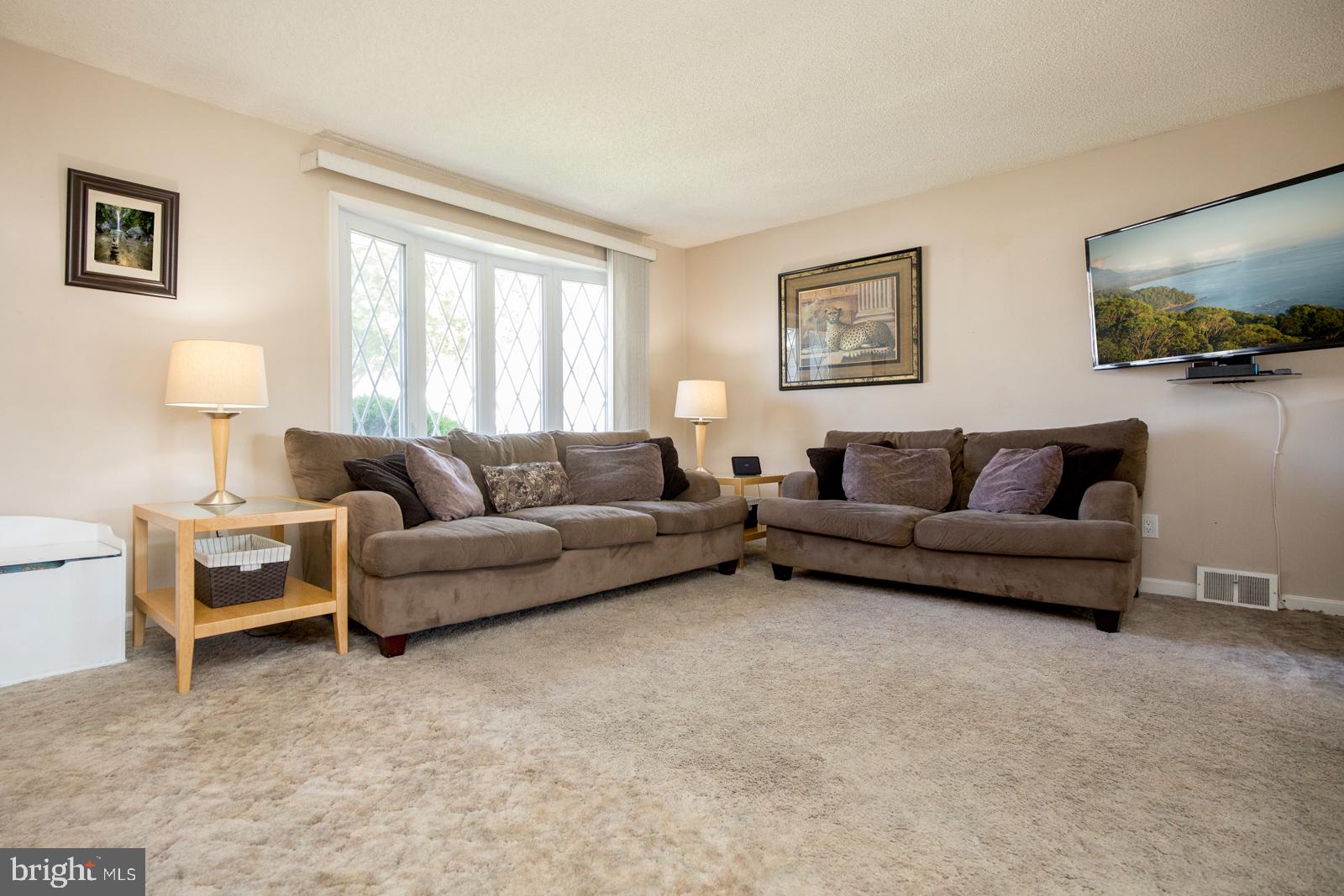 9979 Hardy Road Philadelphia, PA 19115 - Photo 5 of 38 Gallery Image 5