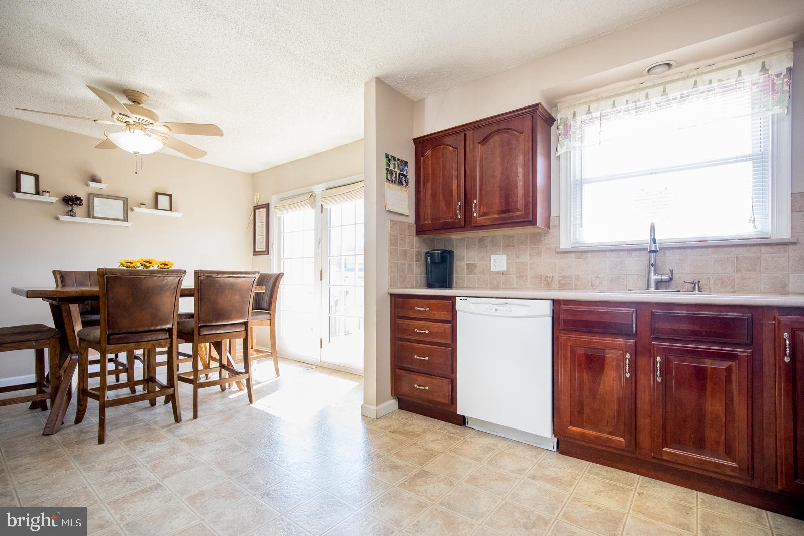9979 Hardy Road Philadelphia, PA 19115 - Photo 8 of 38 Gallery Image 8