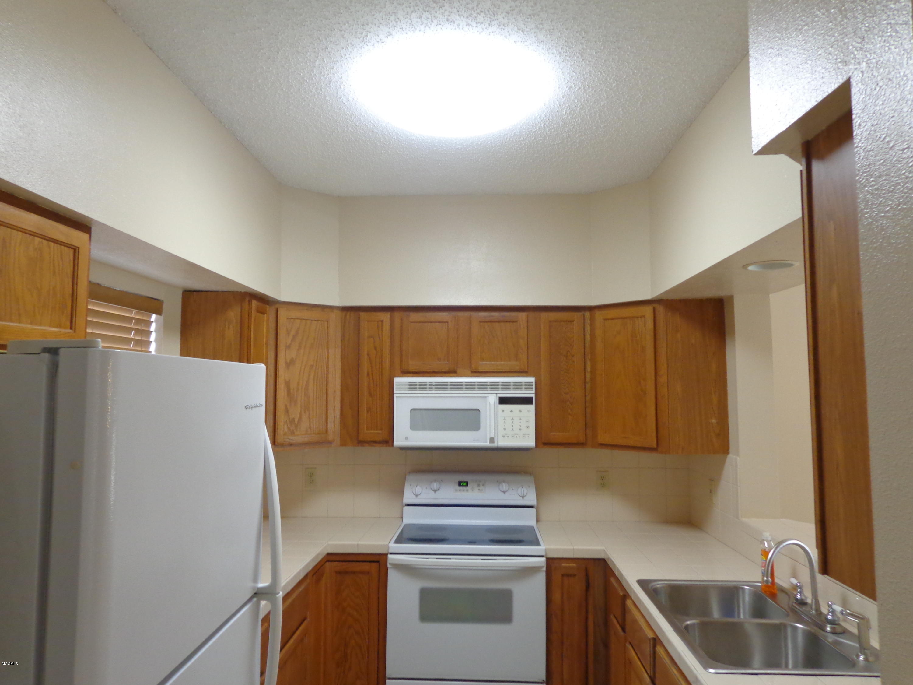 1041 Township Road Gulfport, MS 39507 - Photo 8 of 36 016