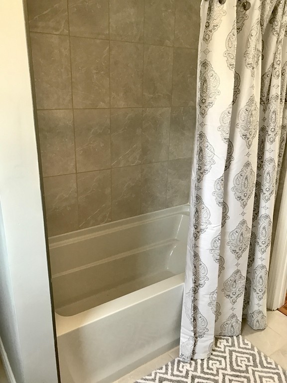 635 Piper Road West Springfield, MA 01089 - Photo 11 of 24 a bathroom with a bathtub