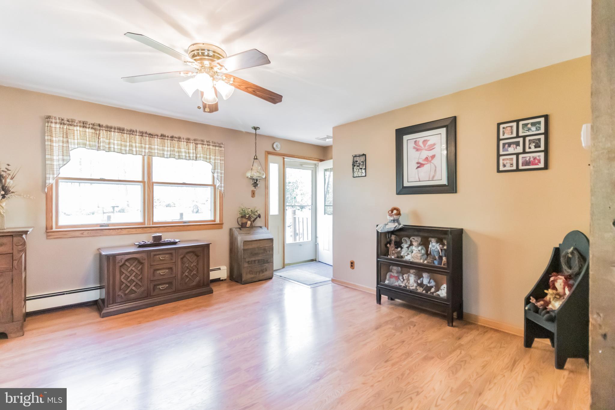 47 Cepp Road Perkiomenville, PA 18074 - Photo 11 of 40 living room