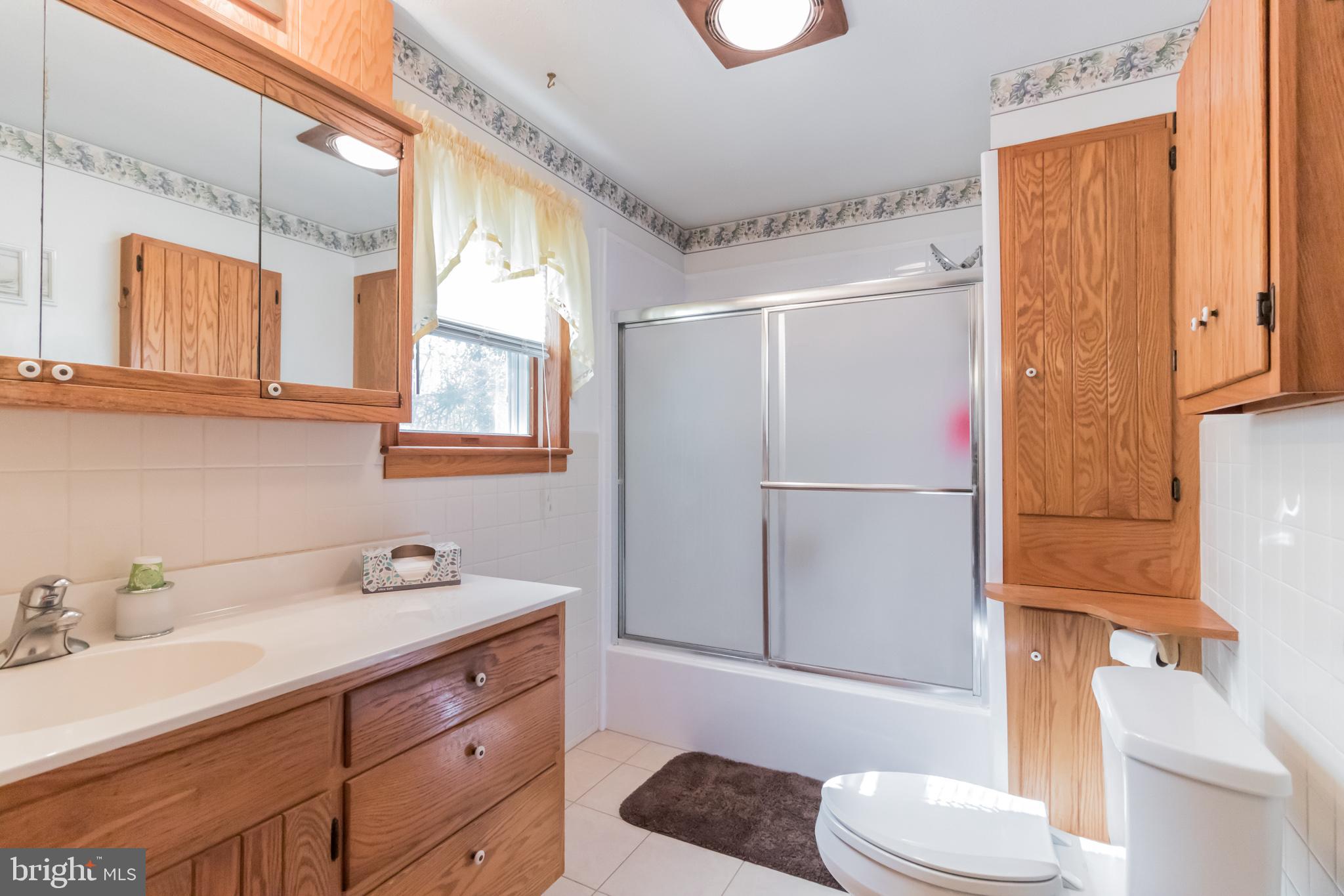 47 Cepp Road Perkiomenville, PA 18074 - Photo 14 of 40 main bathroom