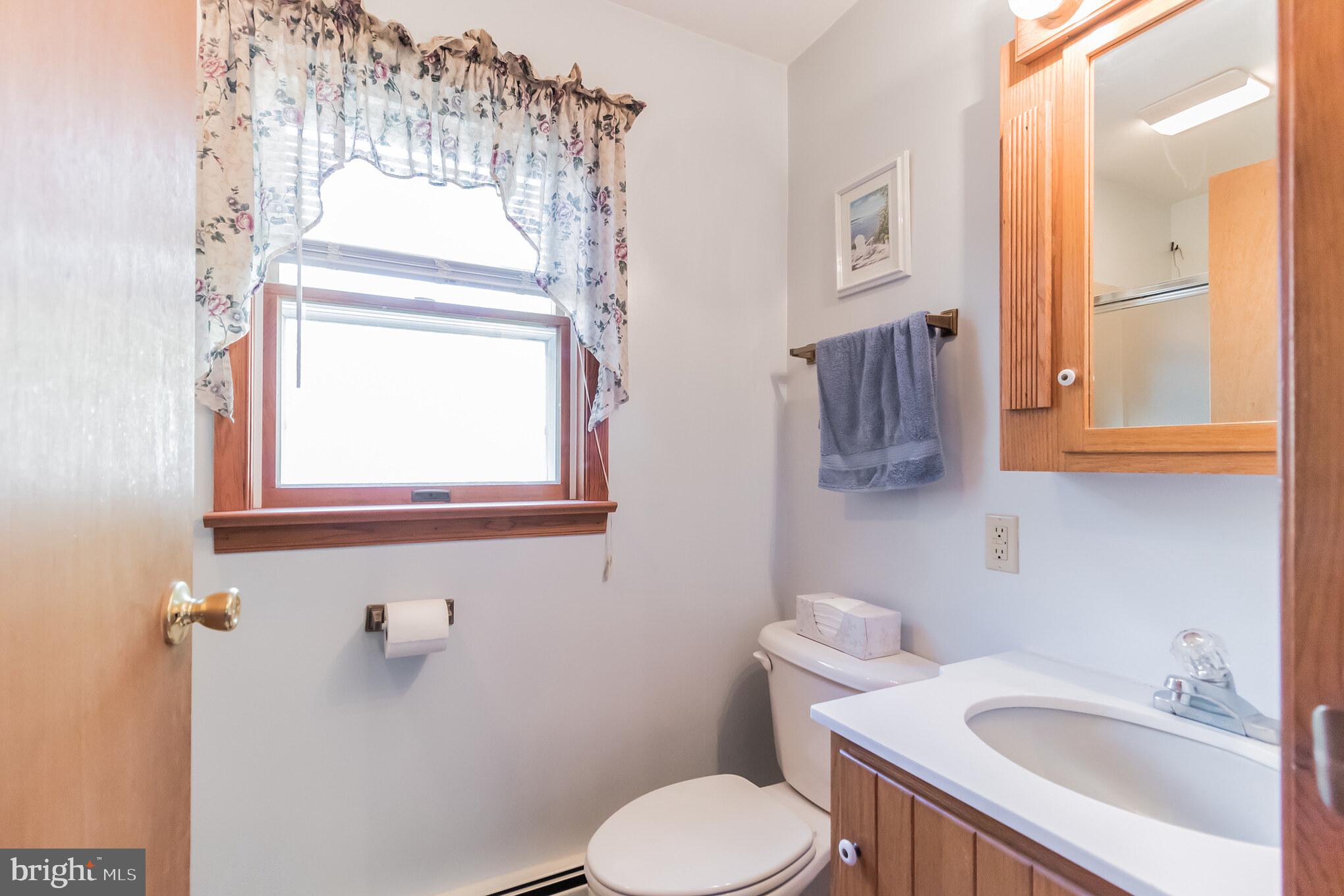 47 Cepp Road Perkiomenville, PA 18074 - Photo 16 of 40 2nd bathroom