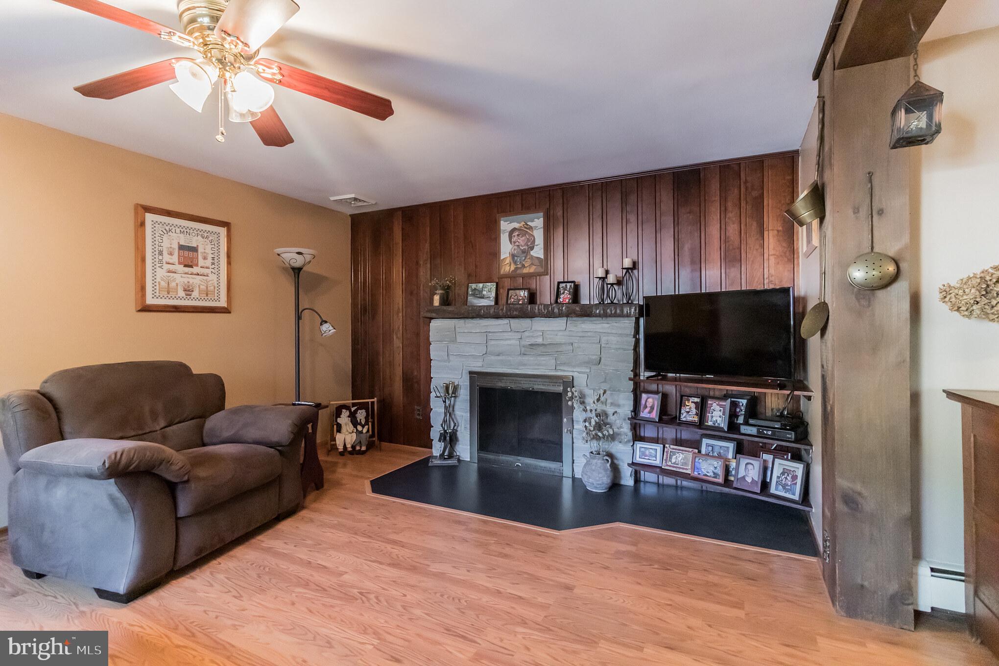 47 Cepp Road Perkiomenville, PA 18074 - Photo 9 of 40 living room