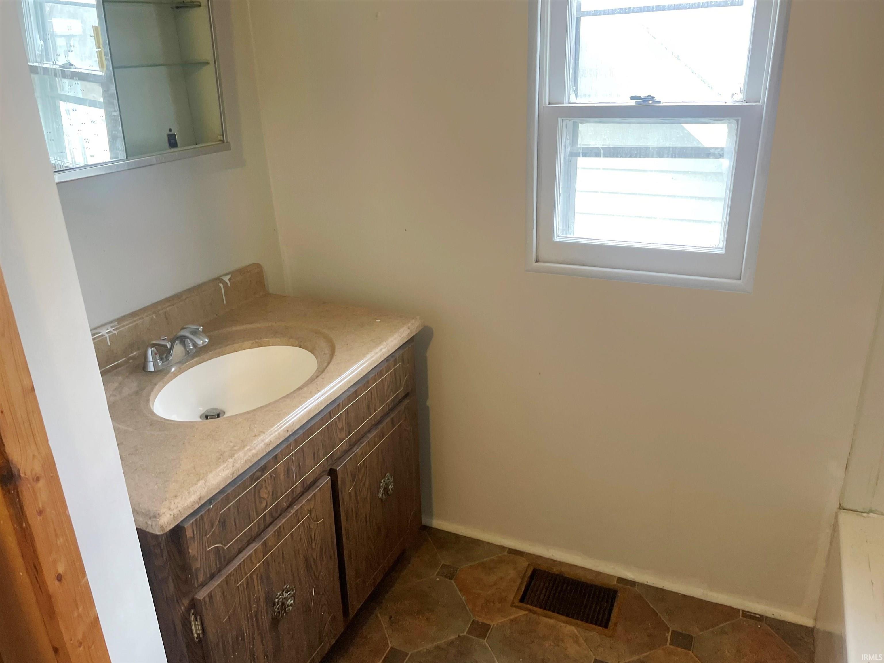 347 East Main Street Wabash, IN 46992 - Photo 11 of 31