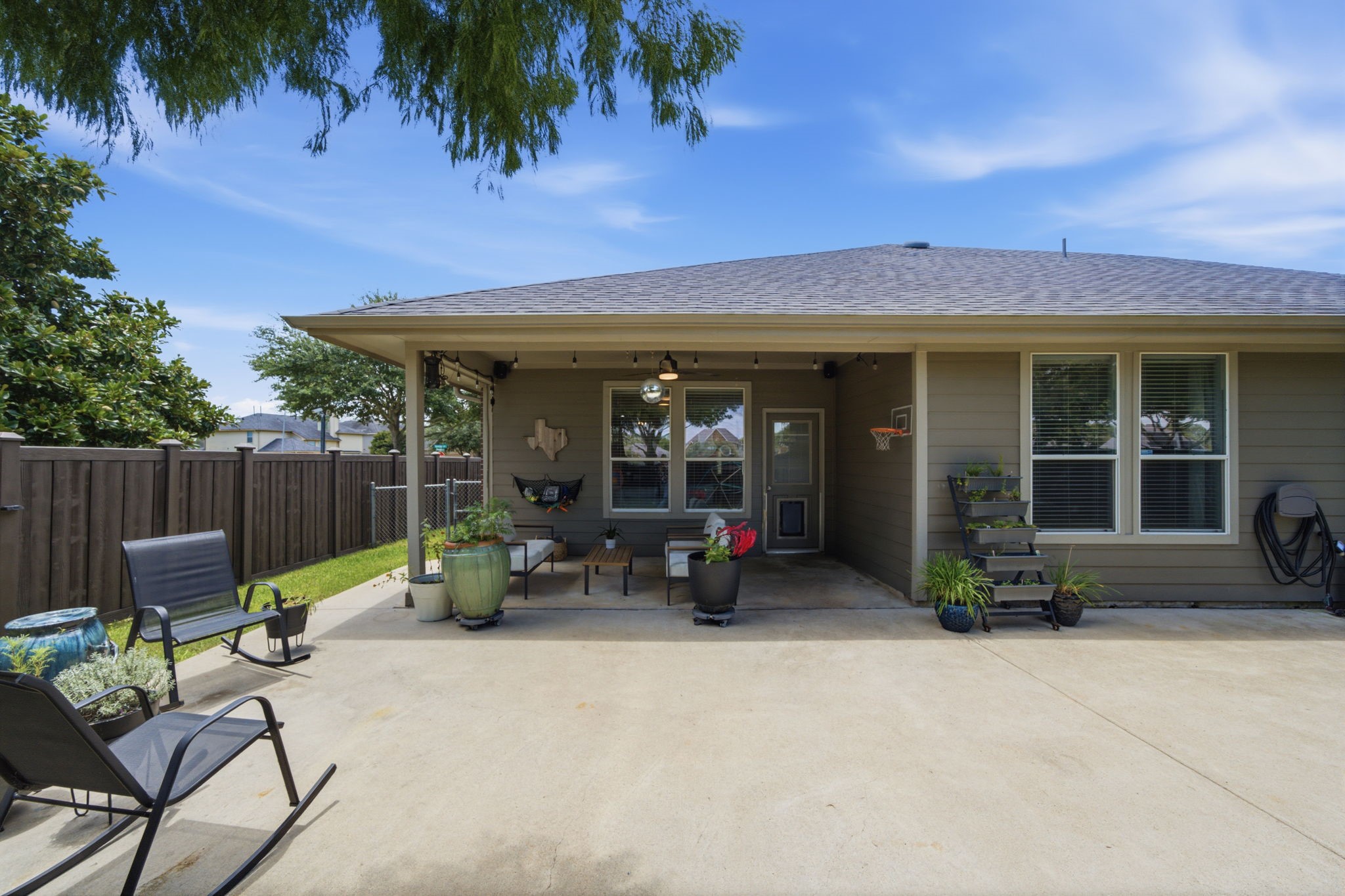 8911 Henrico Lane Rosenberg, TX 77469 - Photo 31 of 45 a view of a chair and tables in the patio area of the house