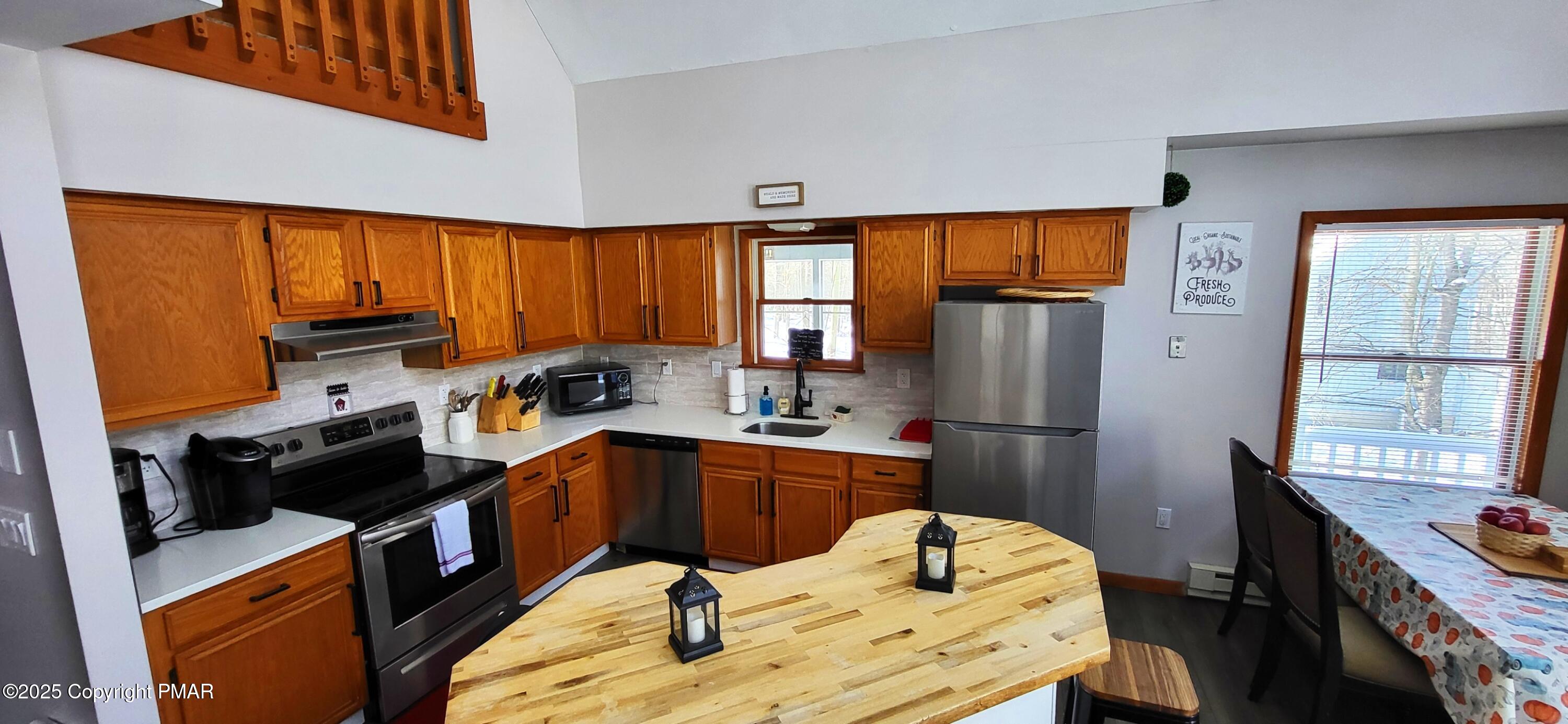 154 Dunchurch Drive Bushkill, PA 18324 - Photo 12 of 49 20250122_113909