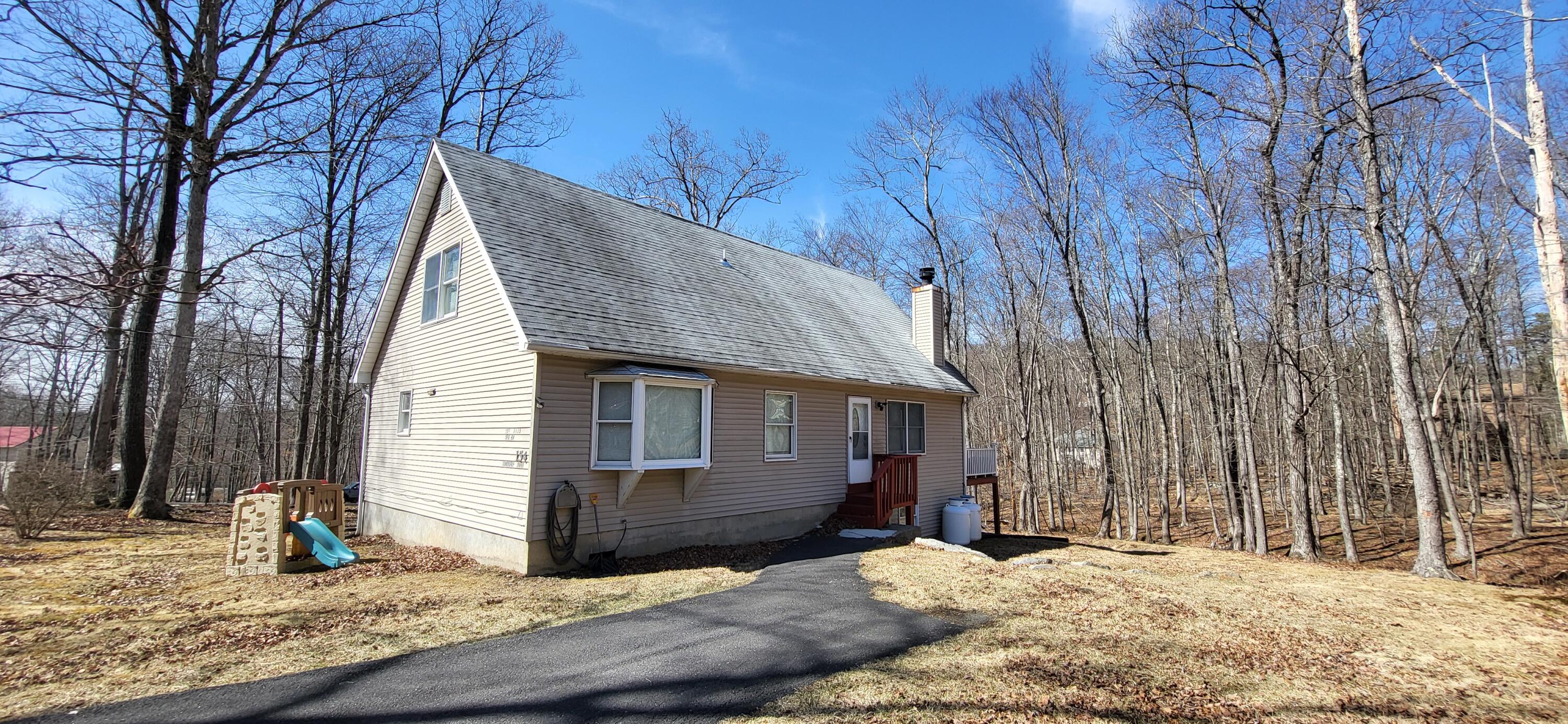 154 Dunchurch Drive Bushkill, PA 18324 - Photo 2 of 49 20250319_140335