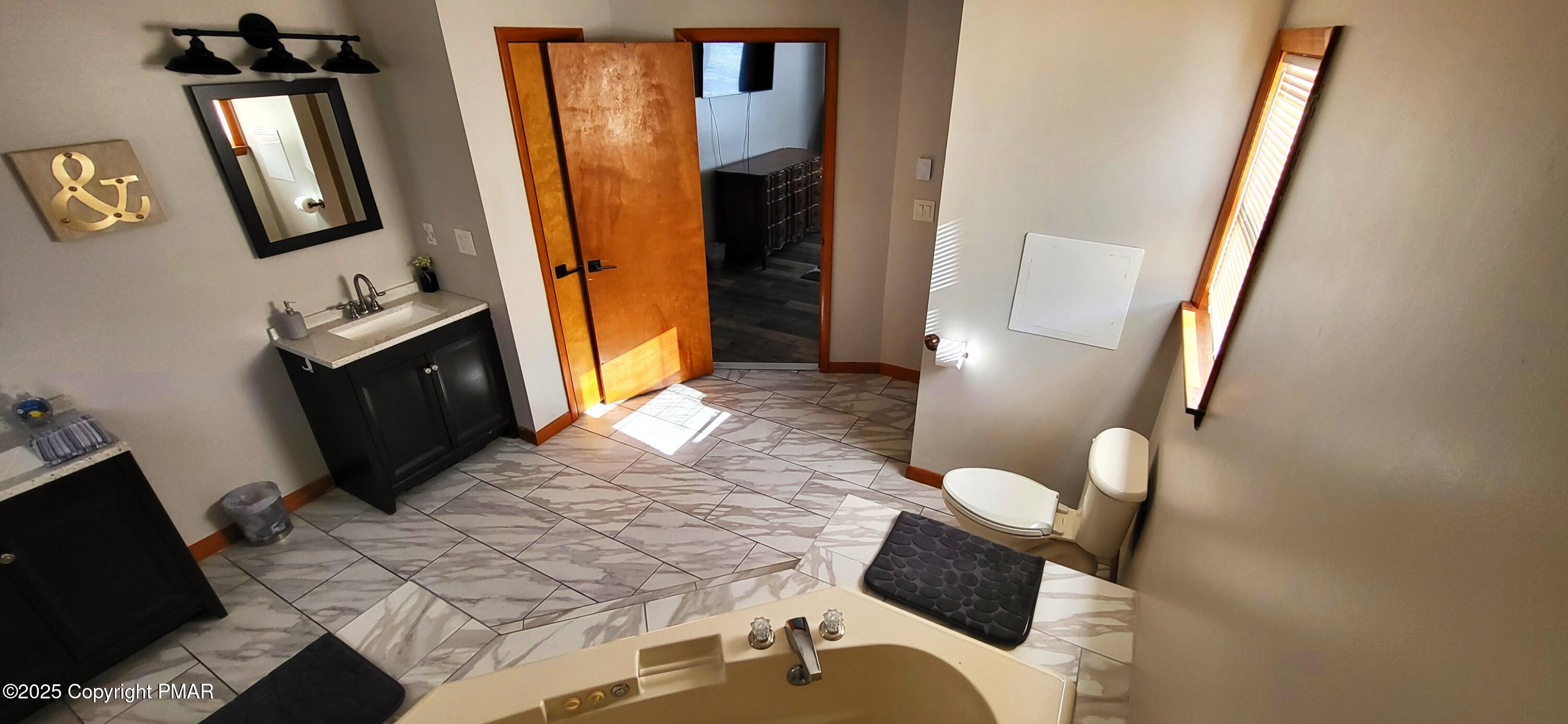 154 Dunchurch Drive Bushkill, PA 18324 - Photo 25 of 49 20250122_114358