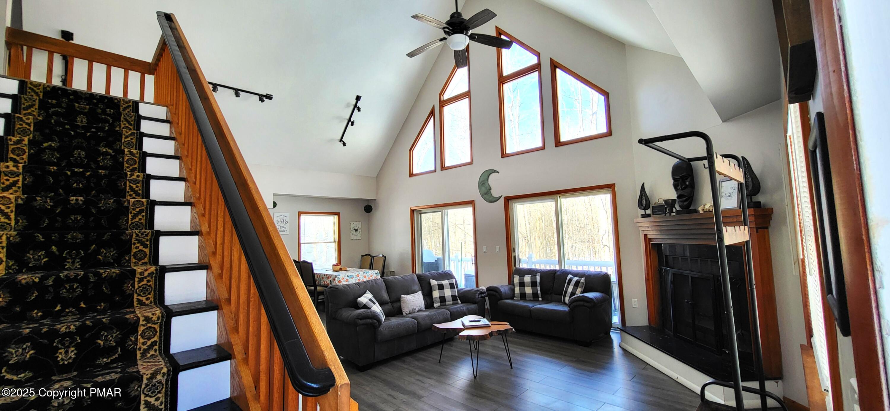 154 Dunchurch Drive Bushkill, PA 18324 - Photo 4 of 49 20250122_113348