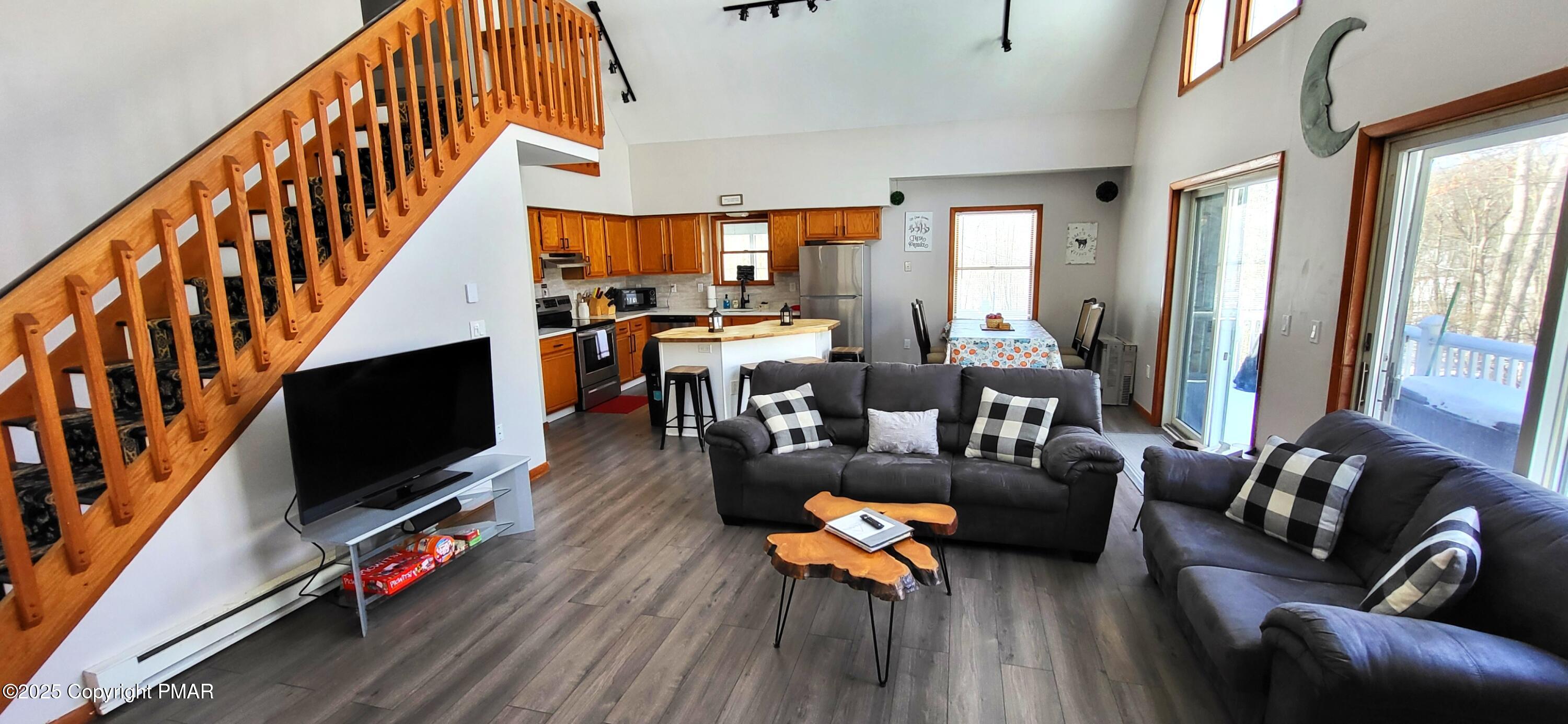 154 Dunchurch Drive Bushkill, PA 18324 - Photo 5 of 49 20250122_113448