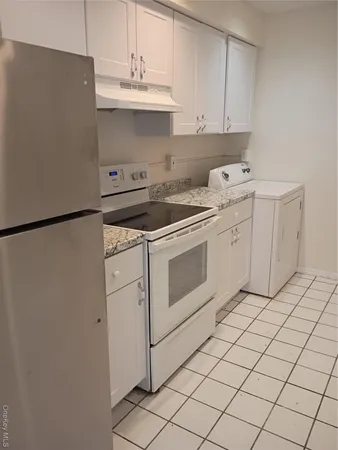 $359,000 | 87 Hill Court, Unit 87, Calverton, NY 11933