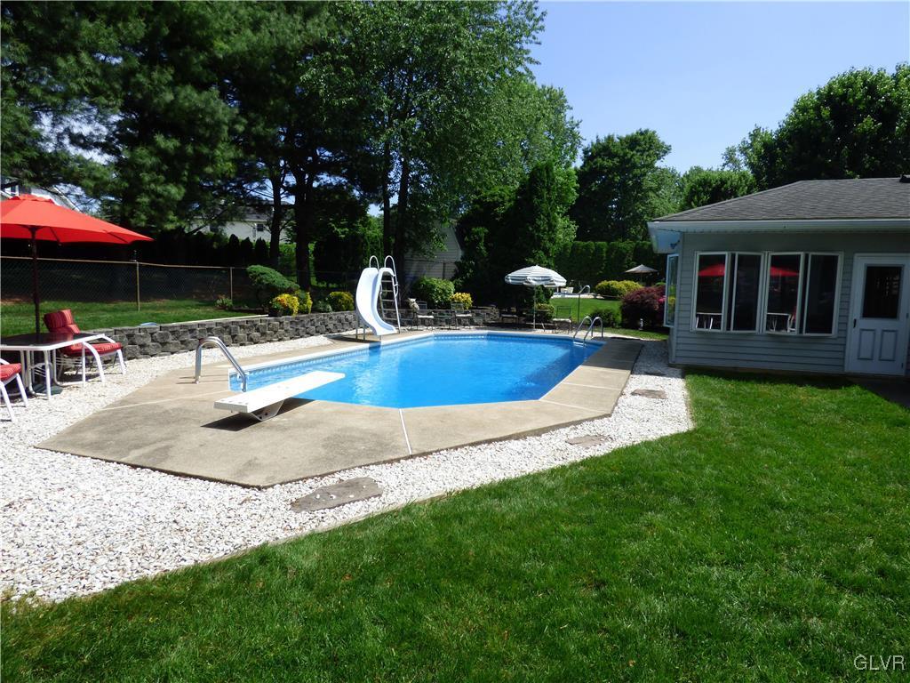 3321 Bridlepath Road Easton, PA 18045 - Photo 4 of 24 Gallery Image 4