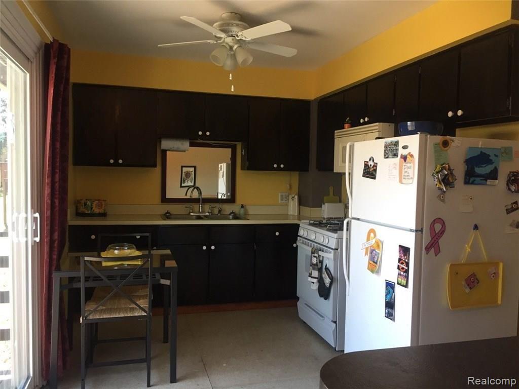 1829 Gray Road Howell, MI 48843 - Photo 7 of 10 1829 Kitchen 1.jpg