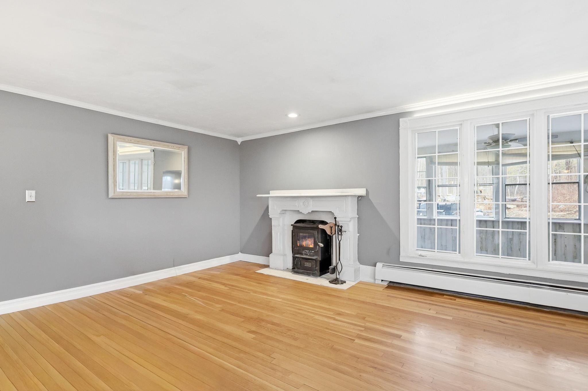 773 Mammoth Road Pelham, NH 03076 - Photo 10 of 27