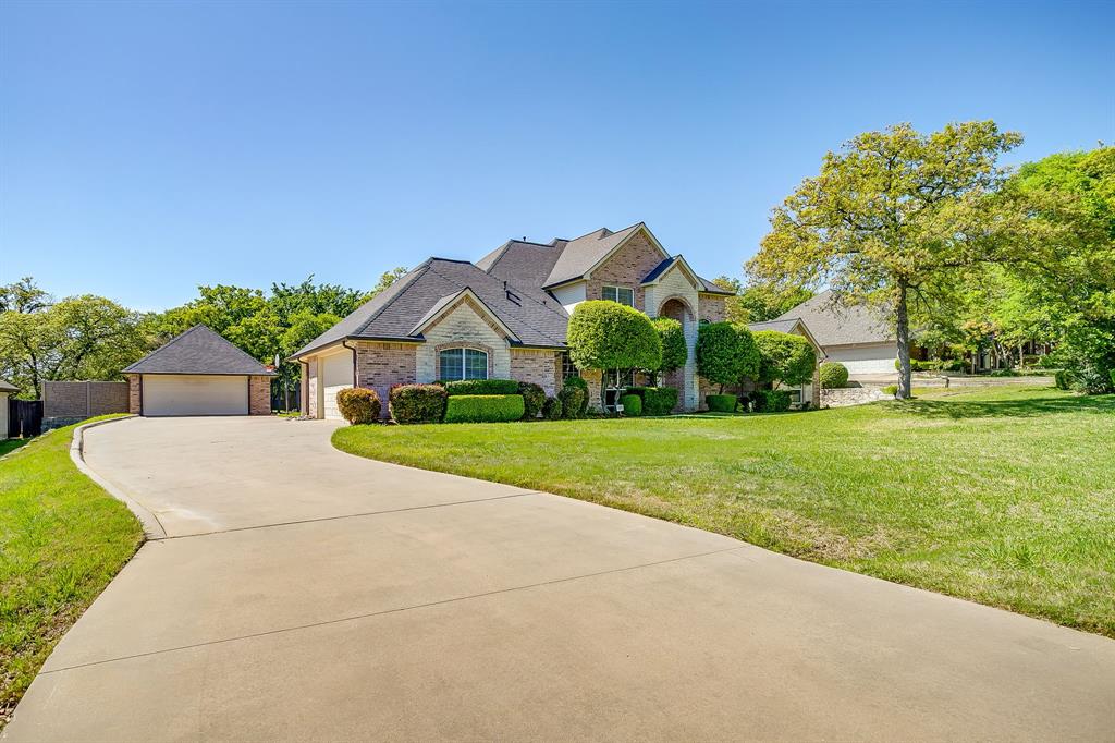 312 Oak Ridge Drive Burleson, TX 76028 - Photo 2 of 40