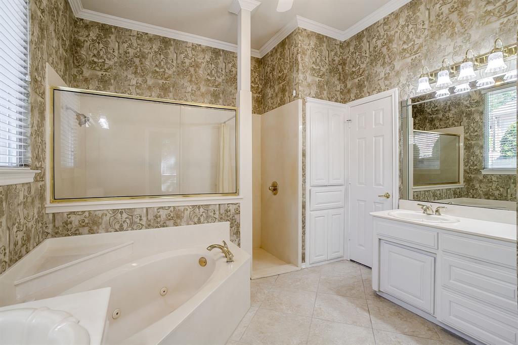 312 Oak Ridge Drive Burleson, TX 76028 - Photo 29 of 40 a bathroom with a bathtub and a sink