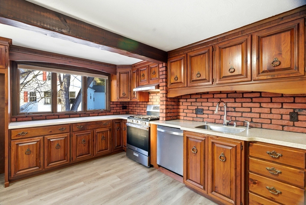 16 Sunnyfield Road Bedford, MA 01730 - Photo 7 of 33 Gallery Image 7