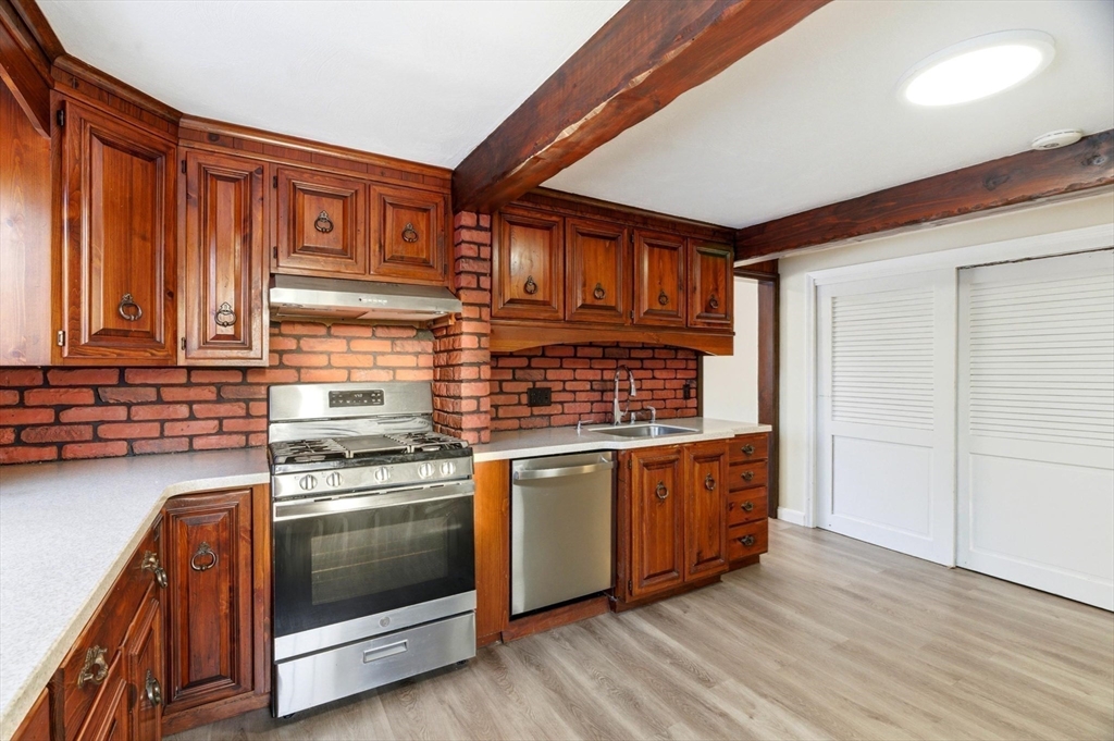 16 Sunnyfield Road Bedford, MA 01730 - Photo 8 of 33 Gallery Image 8