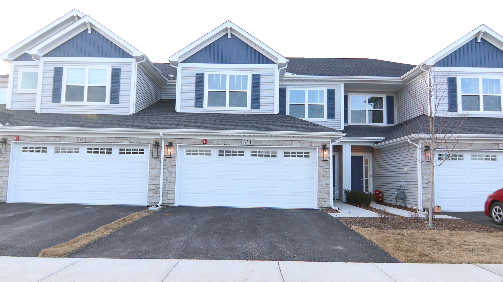 334 Masters Drive Addison, IL 60101 - Photo 1 of 25