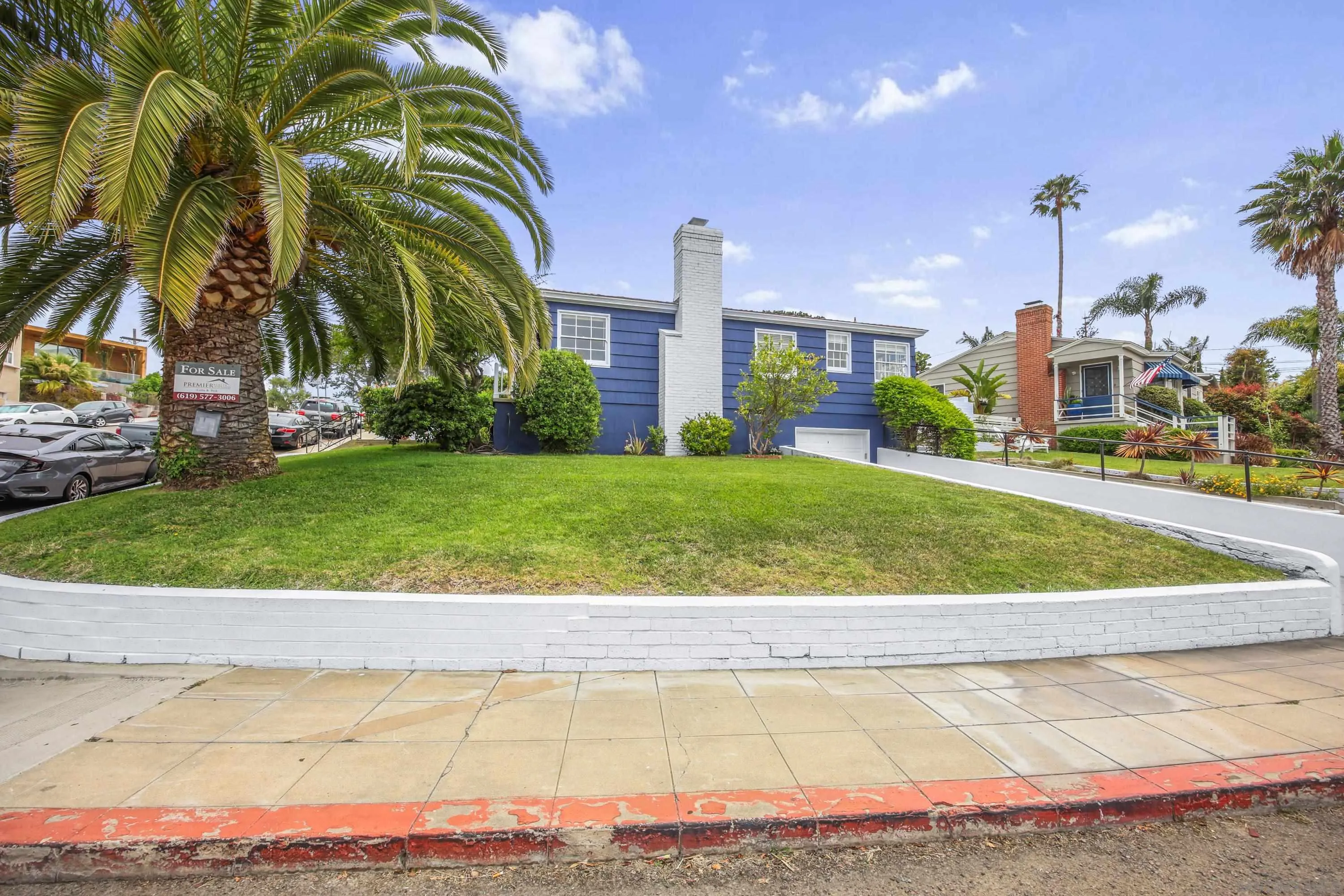 1205 Park Row La Jolla, CA 92037 - Photo 40 of 62 a view of a building and a yard