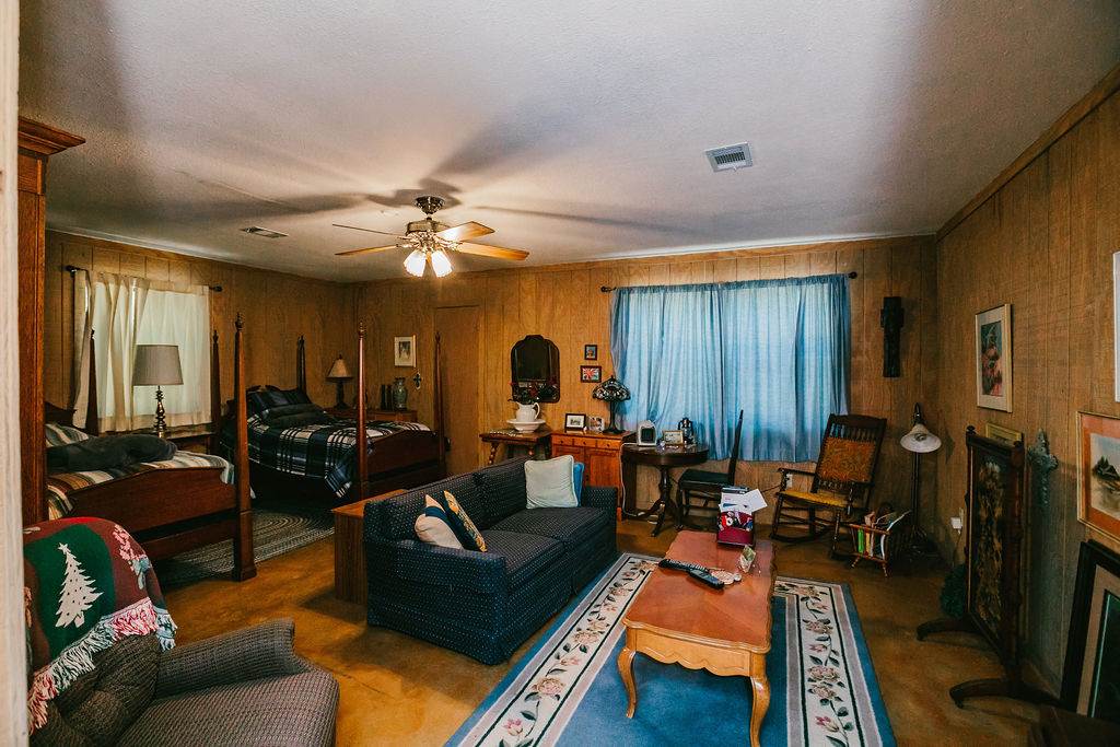 375 Co Road Uvalde, TX 78801 - Photo 24 of 30 a living room with furniture