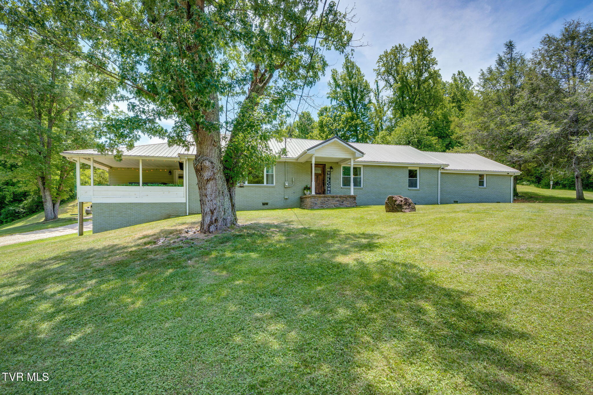 243 Judge Ben Allen Road Elizabethton, TN 37643 - Photo 2 of 58 001