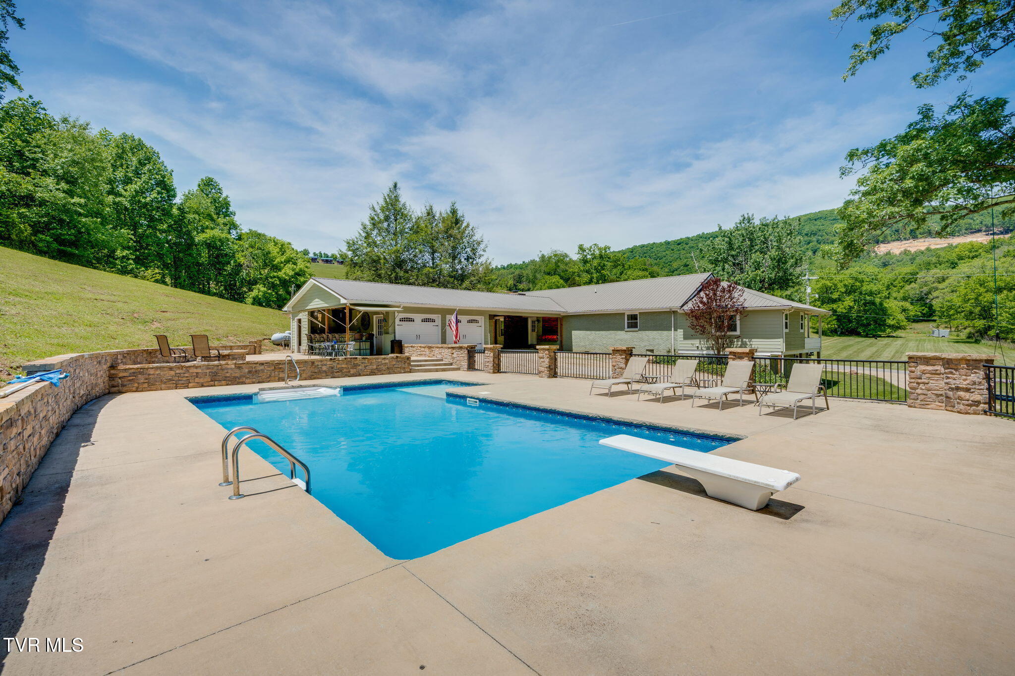 243 Judge Ben Allen Road Elizabethton, TN 37643 - Photo 3 of 58 042