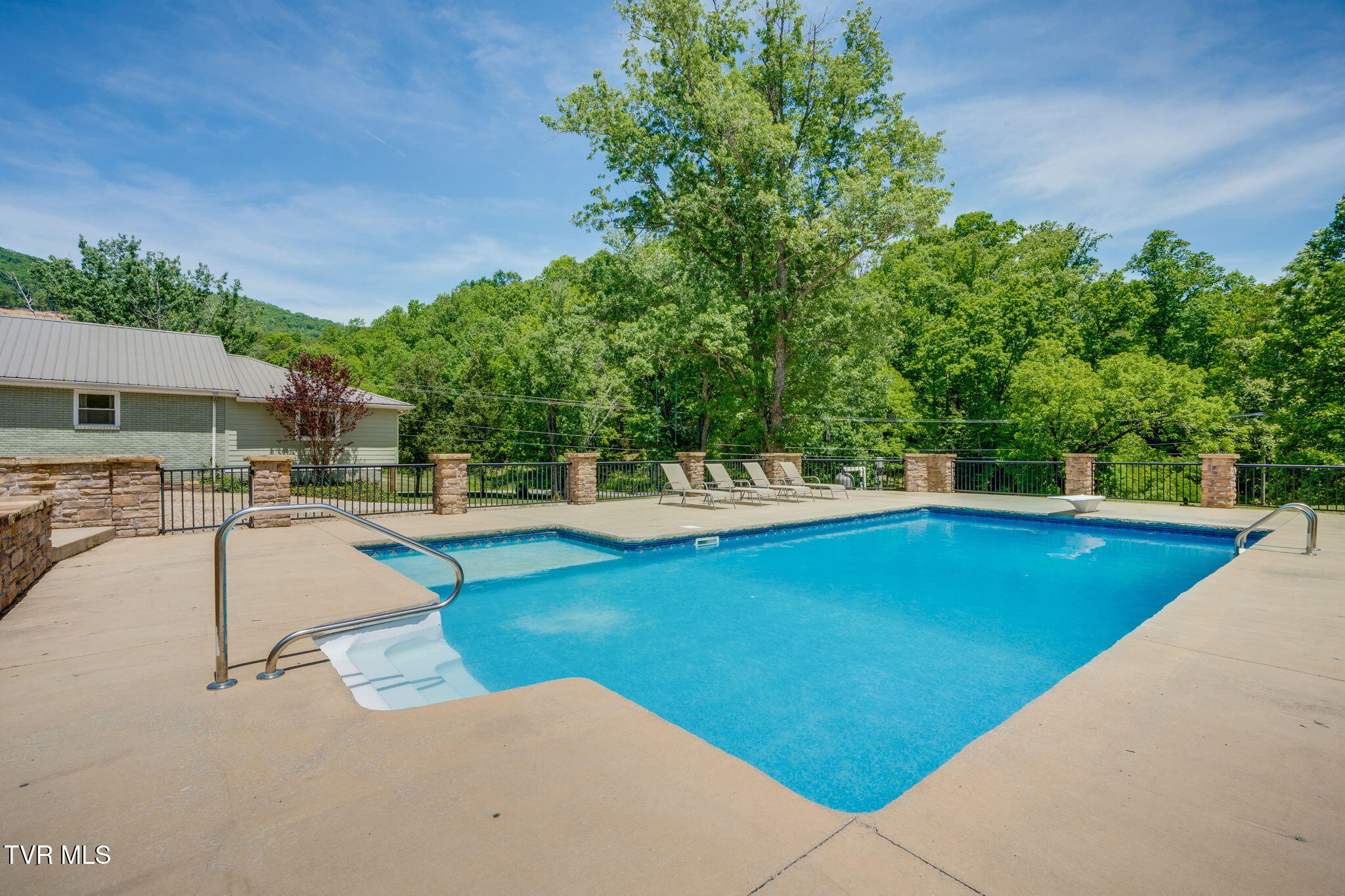 243 Judge Ben Allen Road Elizabethton, TN 37643 - Photo 4 of 58 041