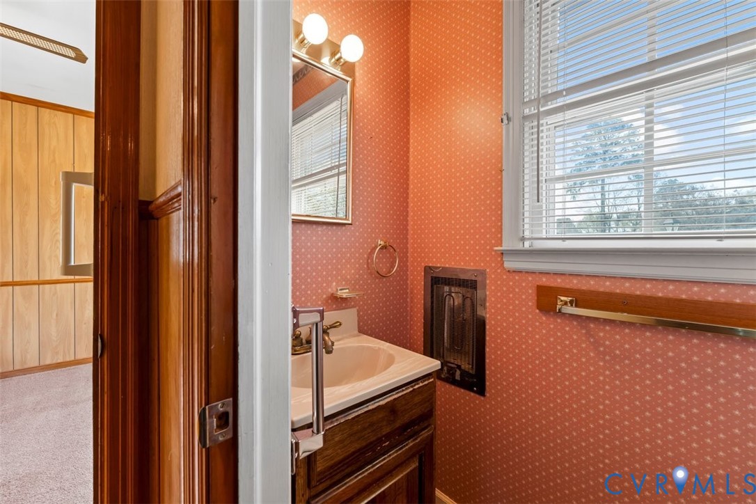 908 Yorkshire Road Colonial Heights, VA 23834 - Photo 13 of 36 1/2 bath