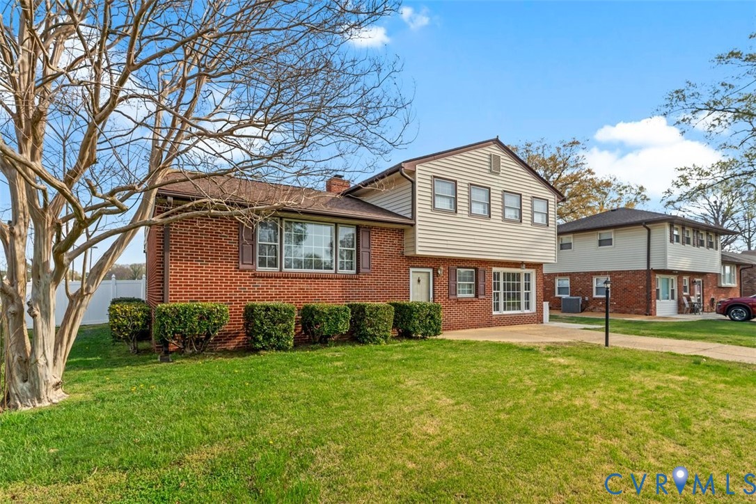 908 Yorkshire Road Colonial Heights, VA 23834 - Photo 2 of 36