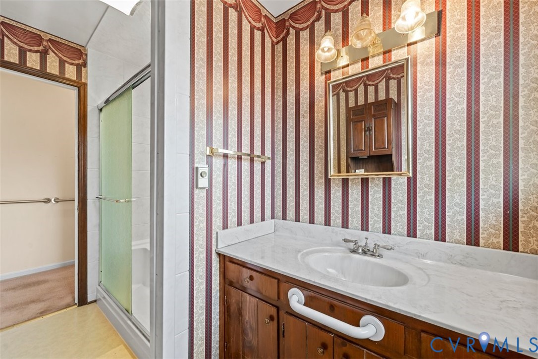 908 Yorkshire Road Colonial Heights, VA 23834 - Photo 23 of 36 Full Bathroom in Hall