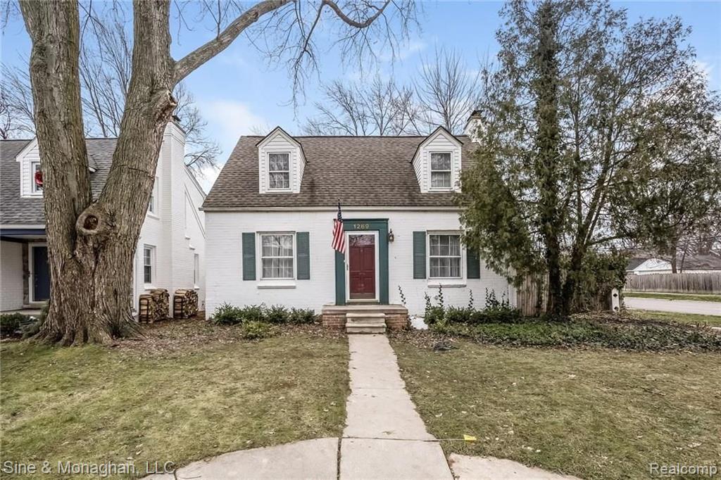 1269 Roslyn Road Grosse Pointe Woods, MI 48236 - Photo 1 of 8