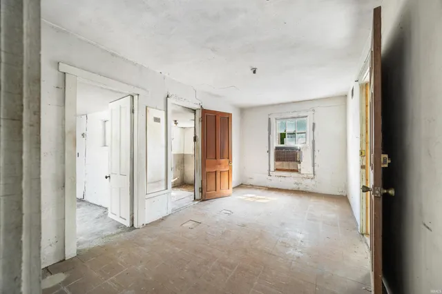 $179,900 | 9 North Old State Road 156, Patriot, IN 47038